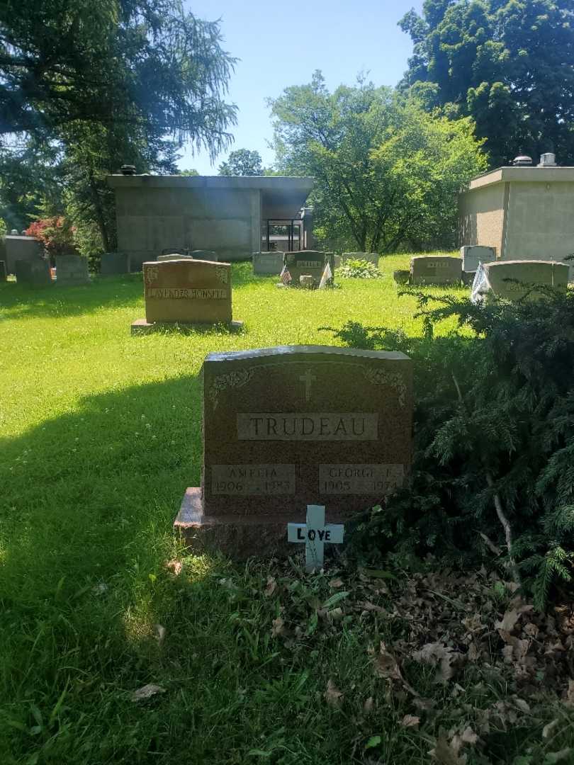 Amelia Trudeau's grave. Photo 2