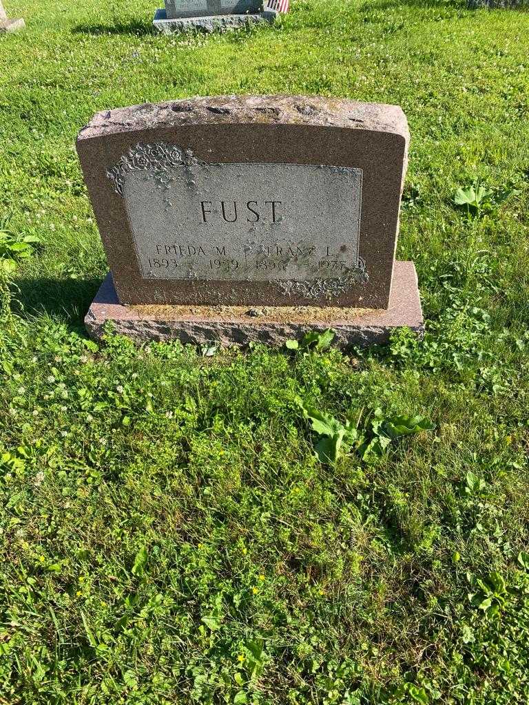 Freida M. Fust's grave. Photo 2