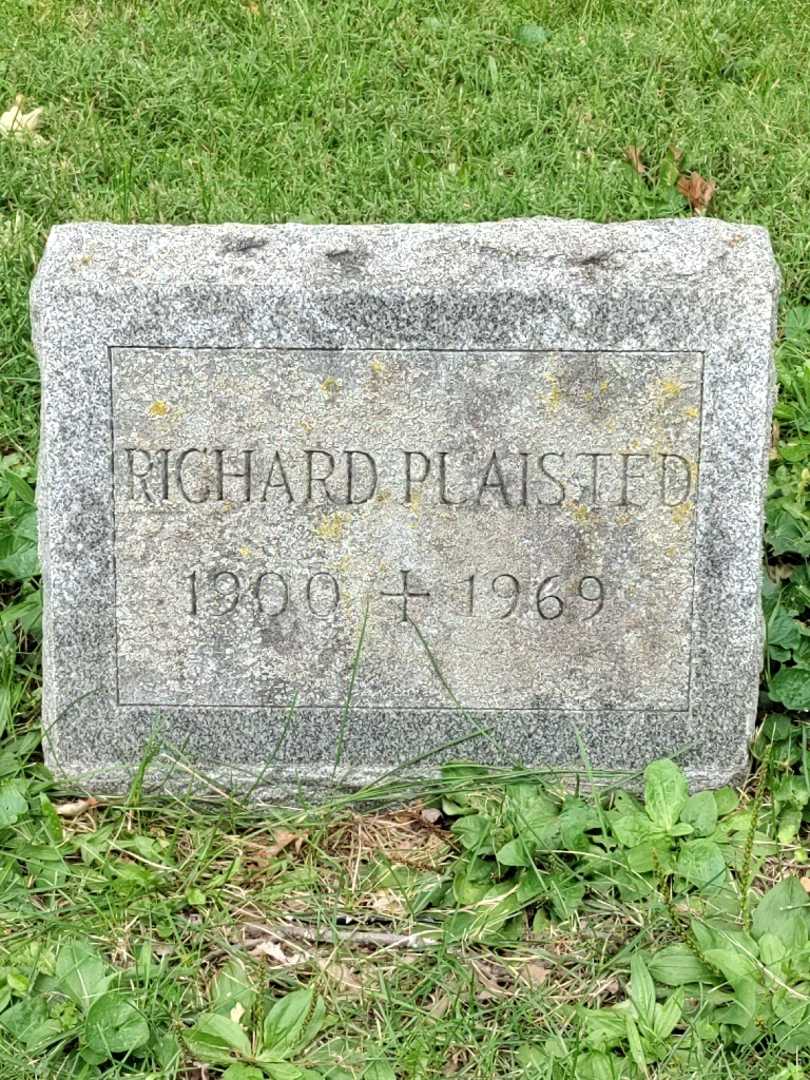 Richard D. Plaisted's grave. Photo 3