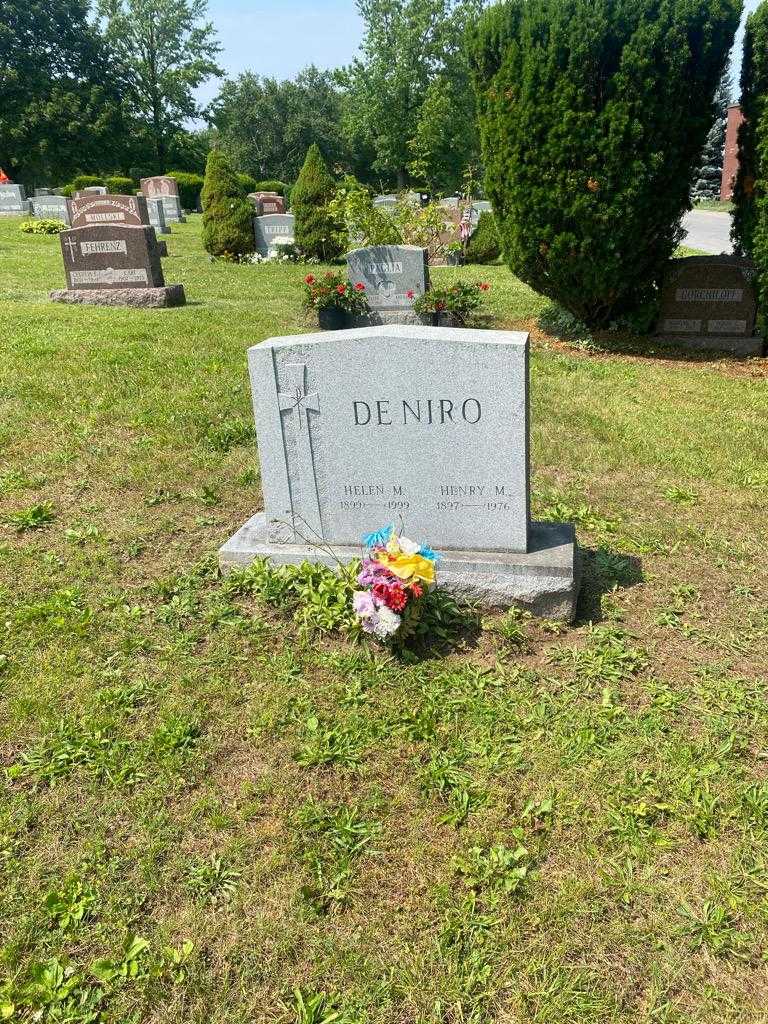Helen M. De Niro's grave. Photo 2