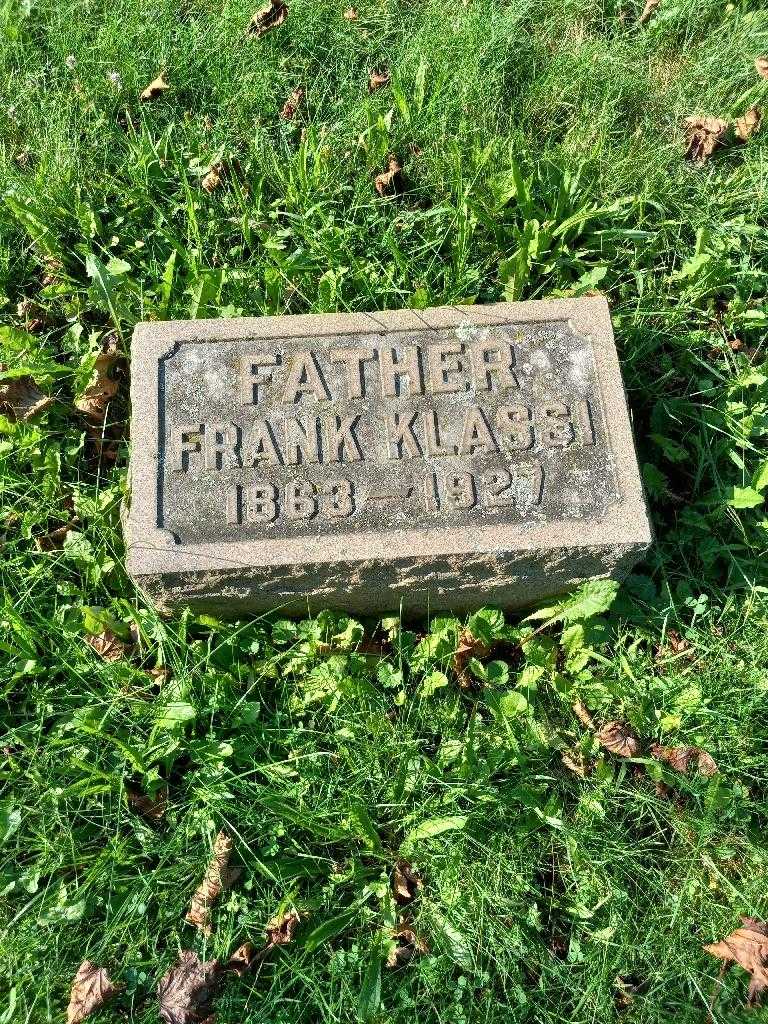 Frank Klassi's grave. Photo 1