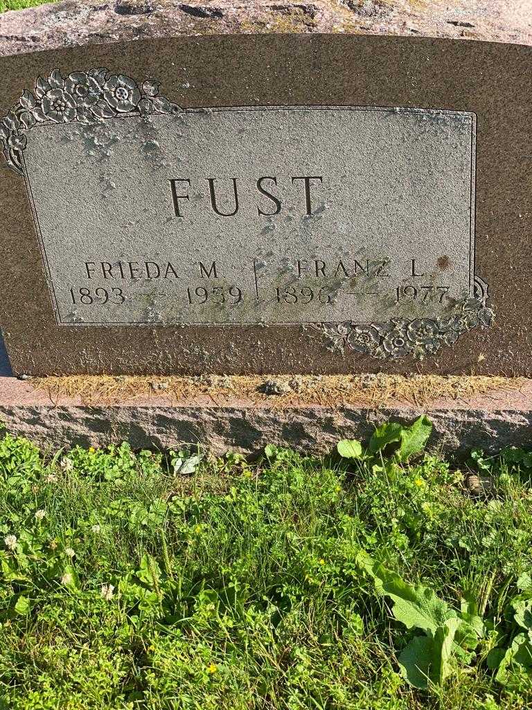 Freida M. Fust's grave. Photo 3