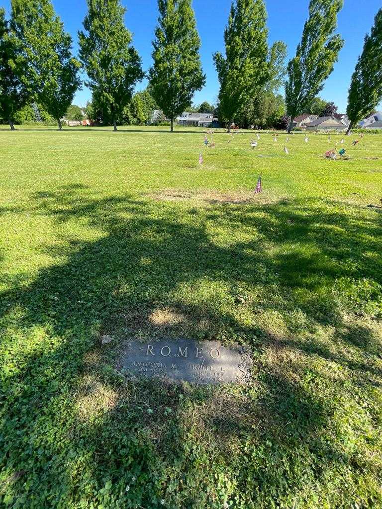 Ralph L. Romeo's grave. Photo 2