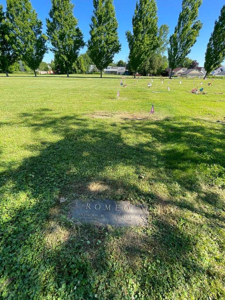 Ralph L. Romeo's grave. Photo 1