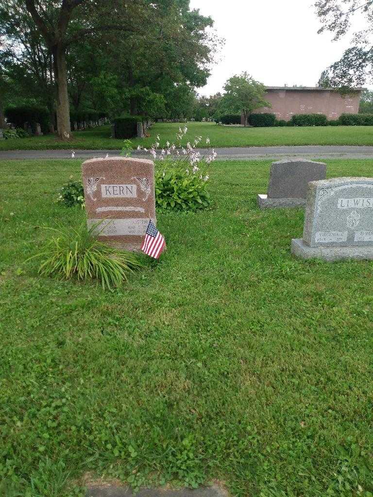 Joseph Kern's grave. Photo 1