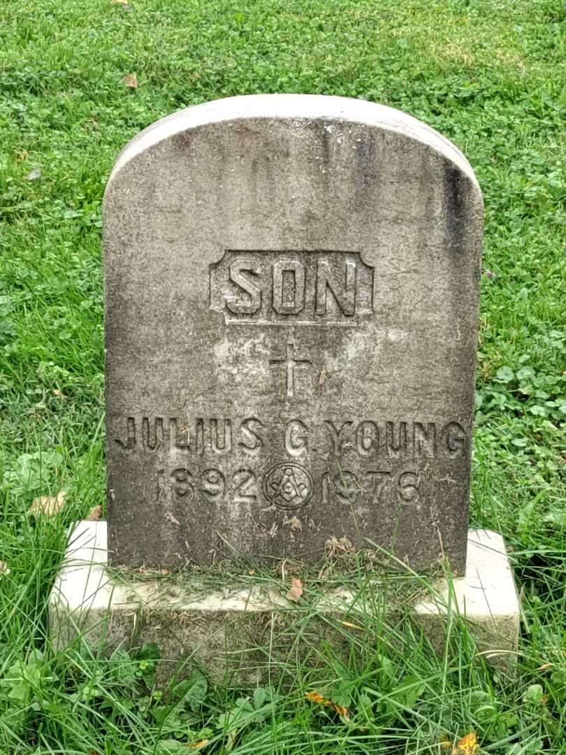Julius G. Young's grave. Photo 3