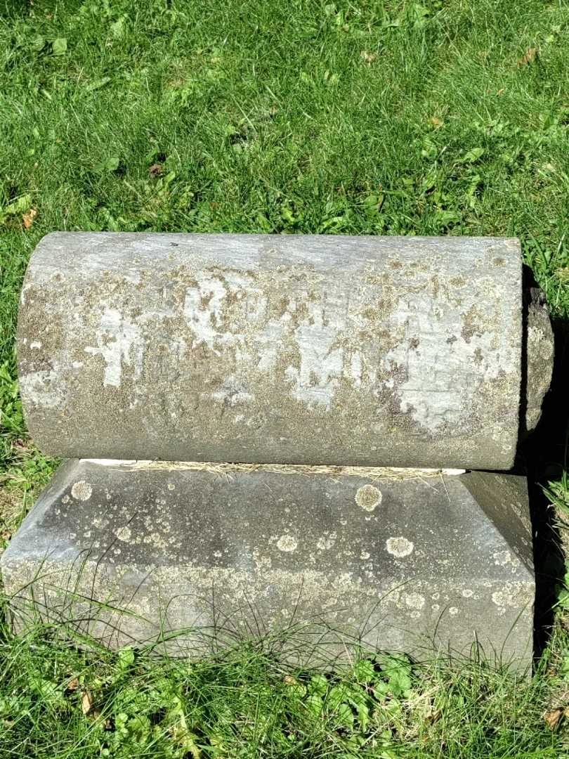 Ida M. Miller's grave. Photo 4