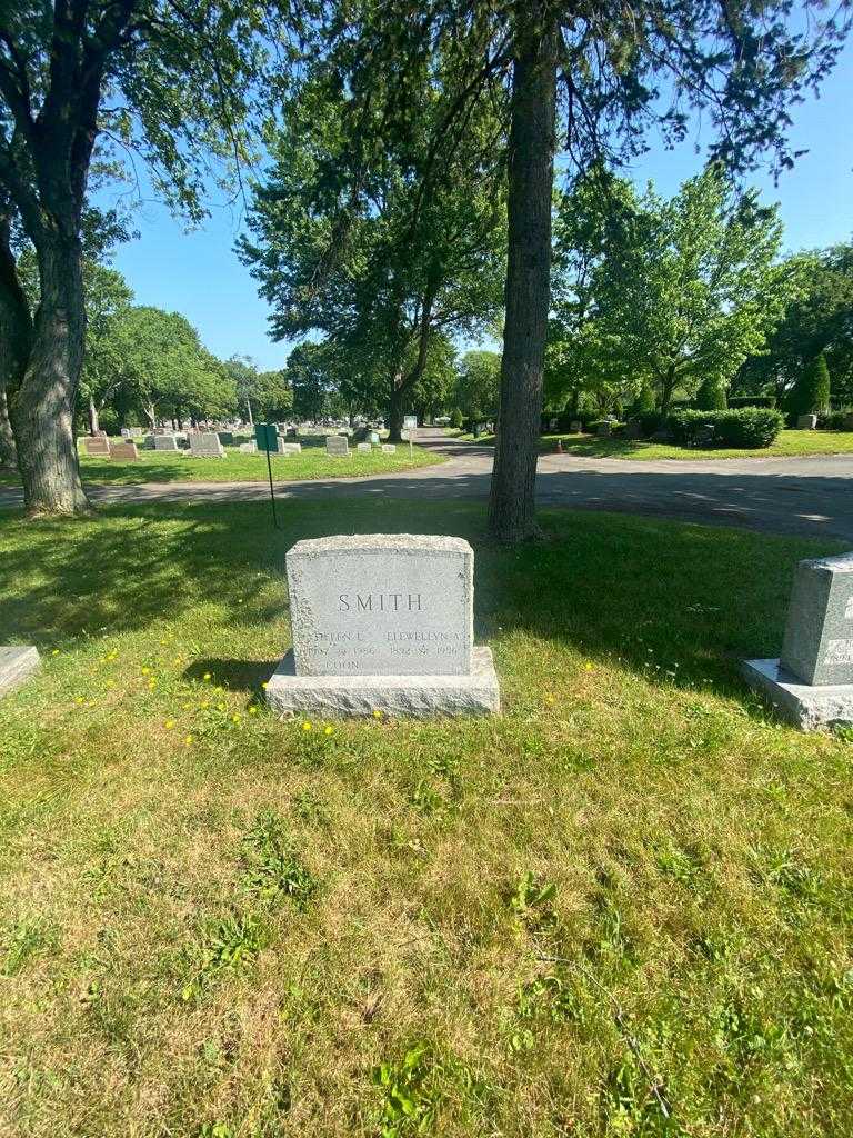 Helen L. "Coon" Smith's grave. Photo 1