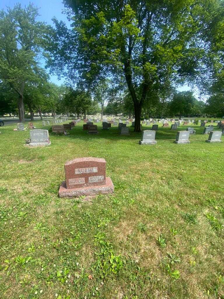 Rosa Kuehl's grave. Photo 1