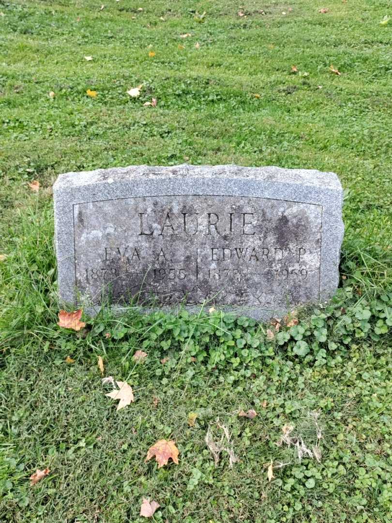 Eva A. Laurie's grave. Photo 2