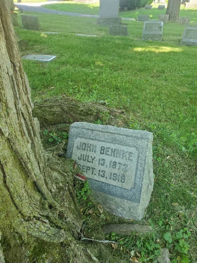 John J. Behnke's grave. Photo 2