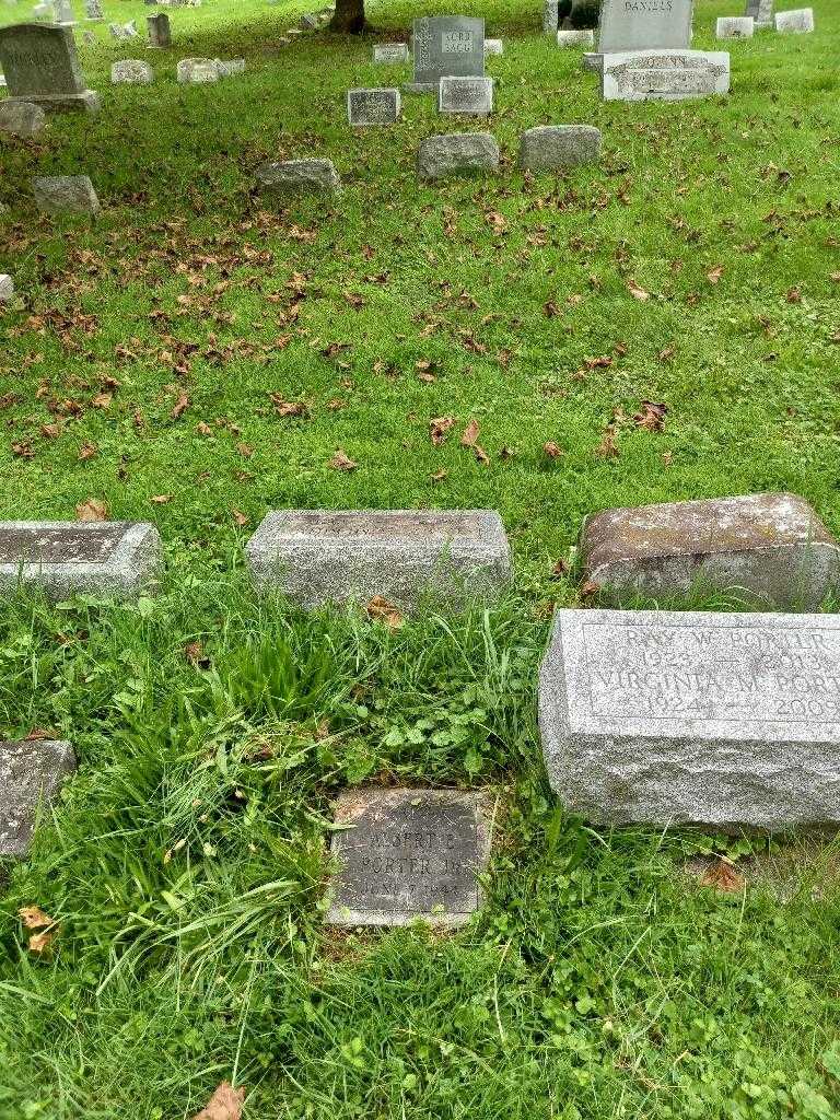 Albert E. Porter Junior's grave. Photo 1