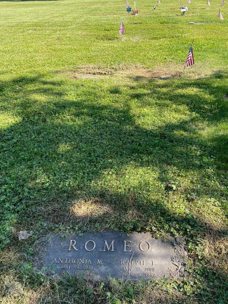 Ralph L. Romeo's grave. Photo 2