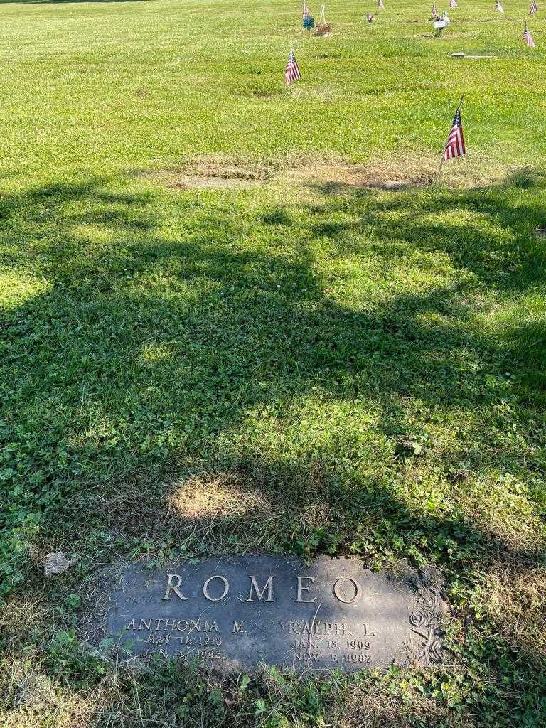Ralph L. Romeo's grave. Photo 3