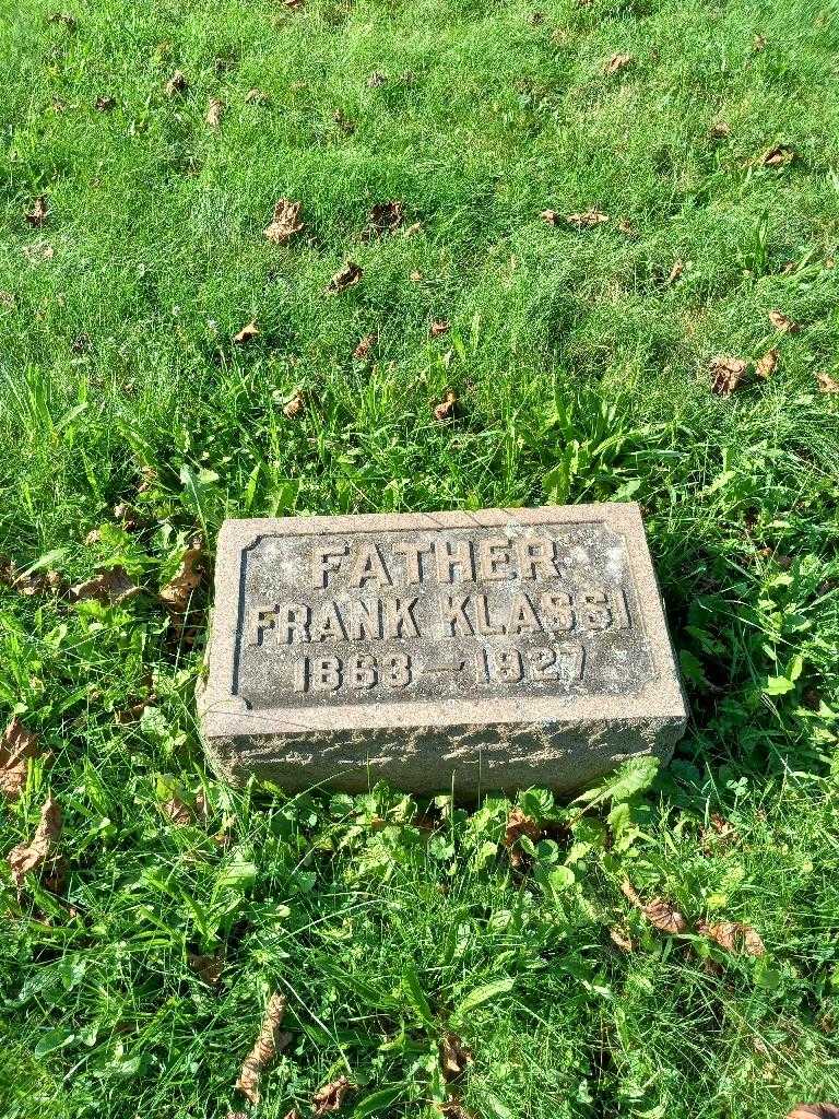 Frank Klassi's grave. Photo 2