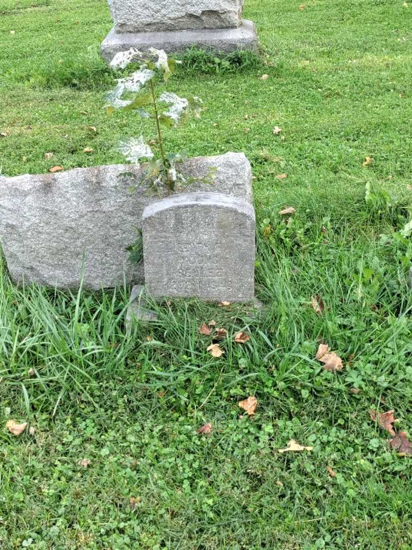 Edith P. Sellee Young's grave. Photo 2