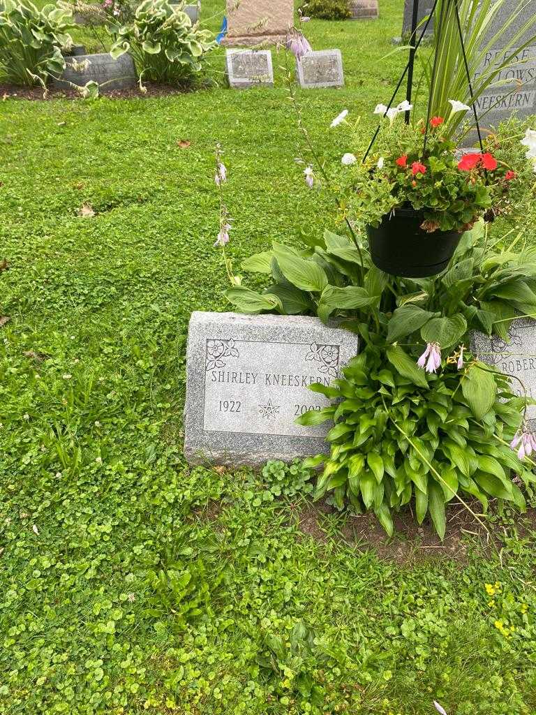 Shirley Kneeskern's grave. Photo 2