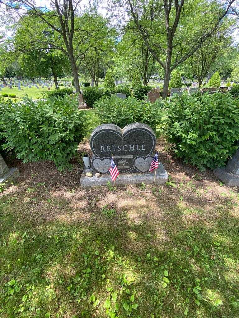 Norma Retschle's grave. Photo 1