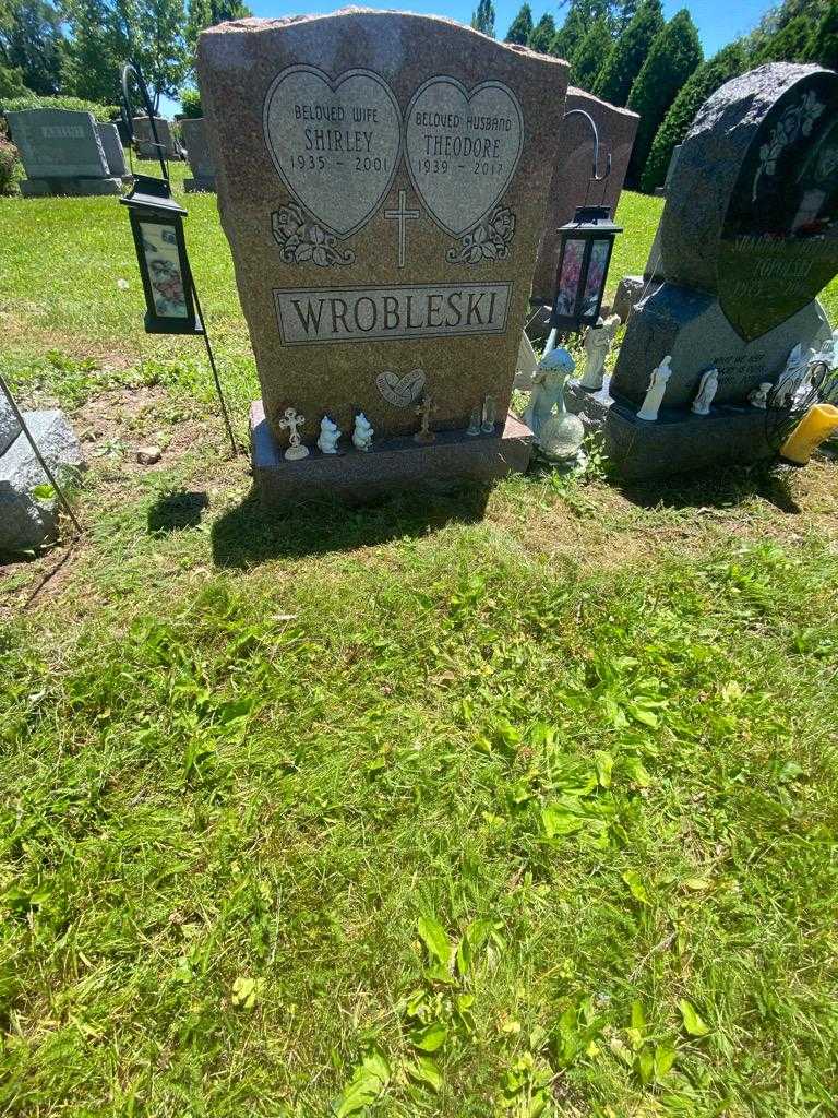 Shirley Wrobleski's grave. Photo 1