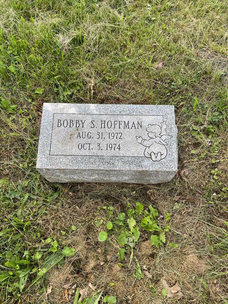Bobby S. Hoffman's grave. Photo 3