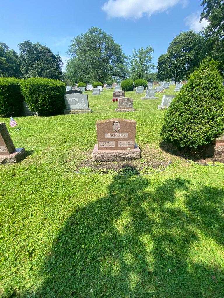 Leslie E. Greene's grave. Photo 1