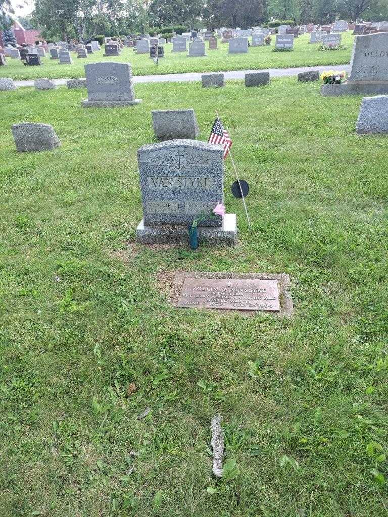 Raymond Leroy Van Slyke's grave. Photo 1
