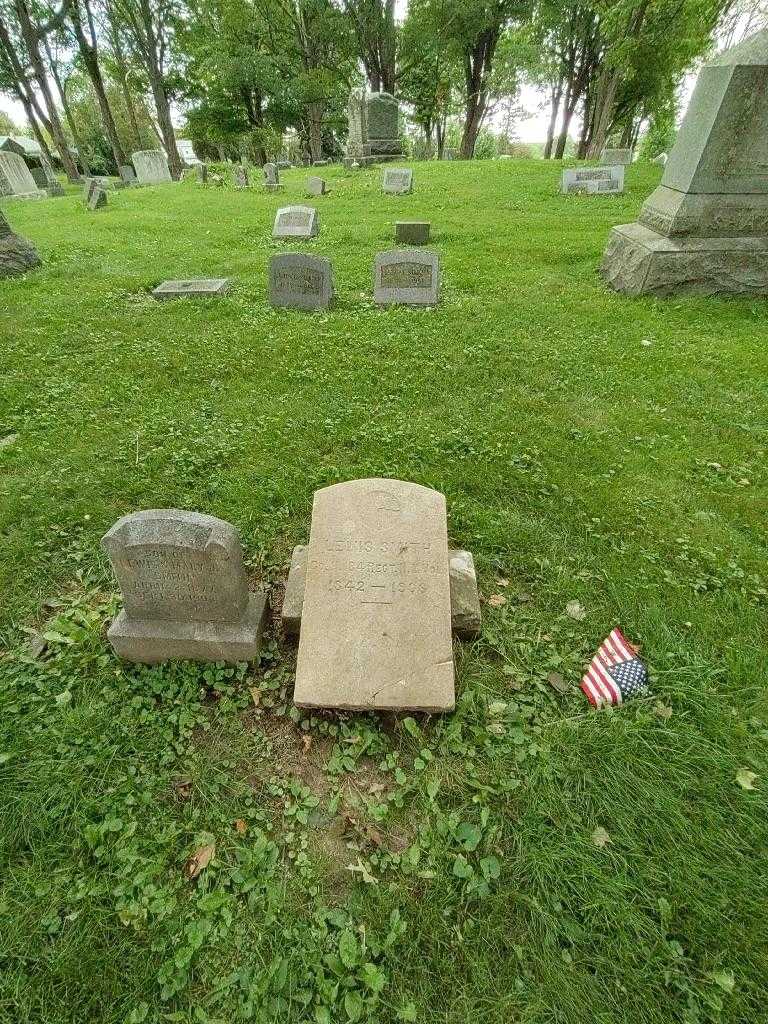 Lewis Smith's grave. Photo 1