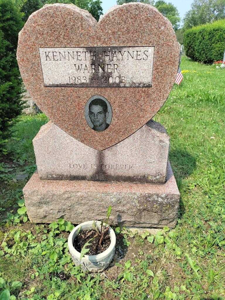 Kenneth Haynes Warner's grave. Photo 1