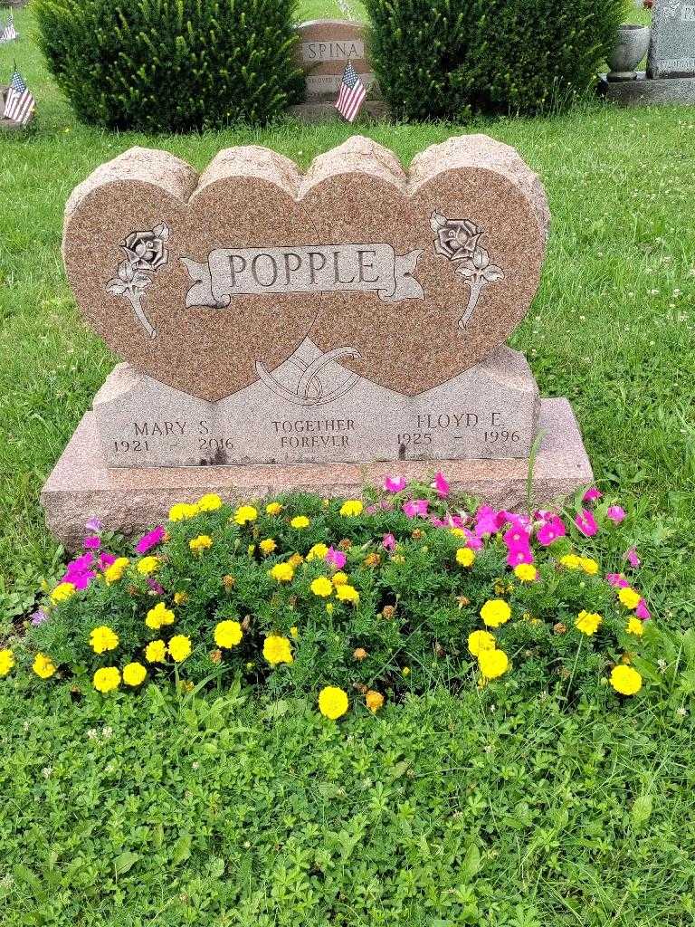 Floyd Popple's grave. Photo 2
