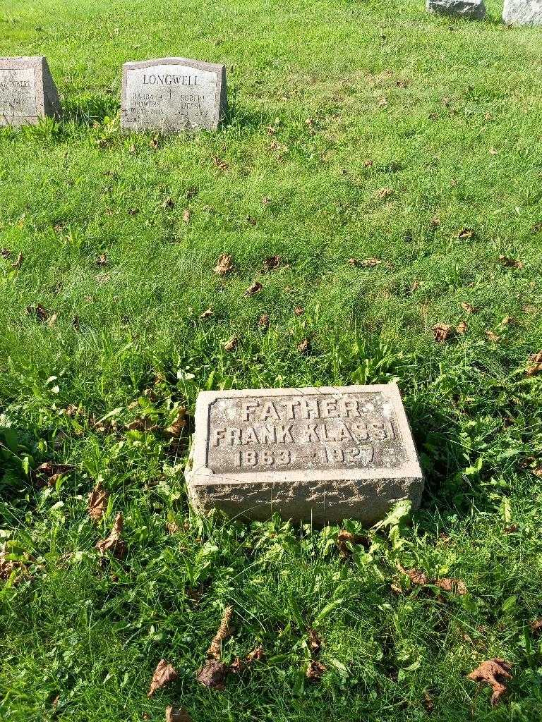 Frank Klassi's grave. Photo 3