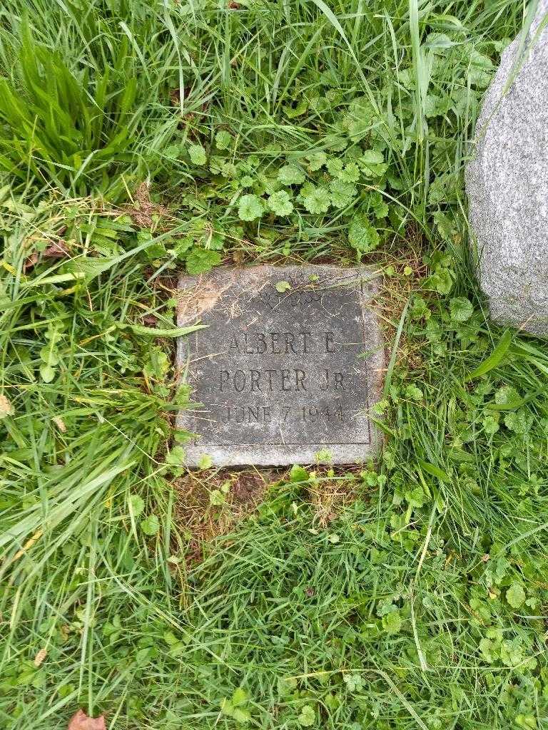 Albert E. Porter Junior's grave. Photo 2