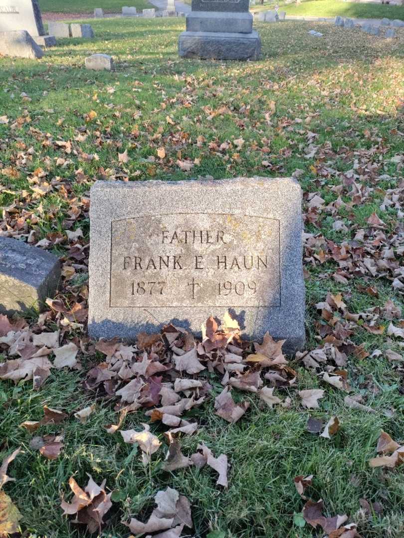 Frank E. Haun's grave. Photo 3