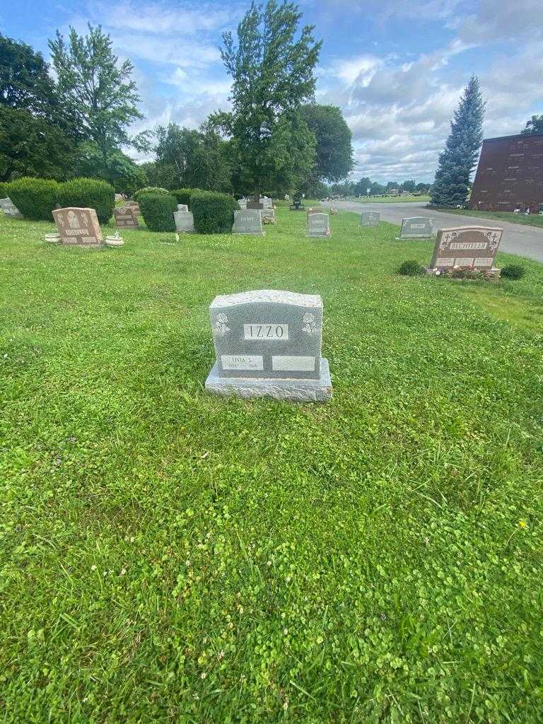 Livia S. Izzo's grave. Photo 1