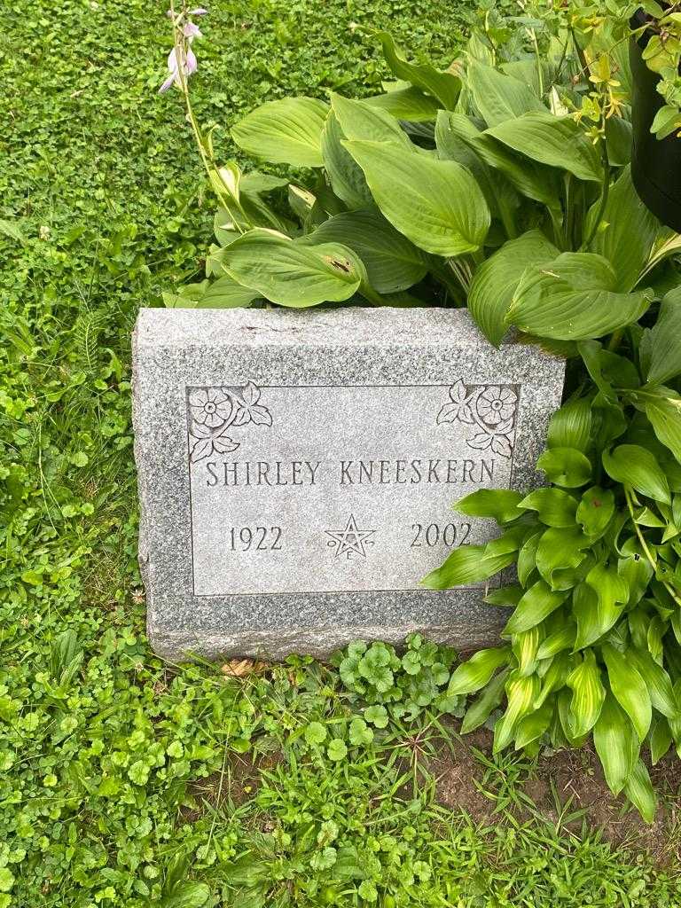 Shirley Kneeskern's grave. Photo 3