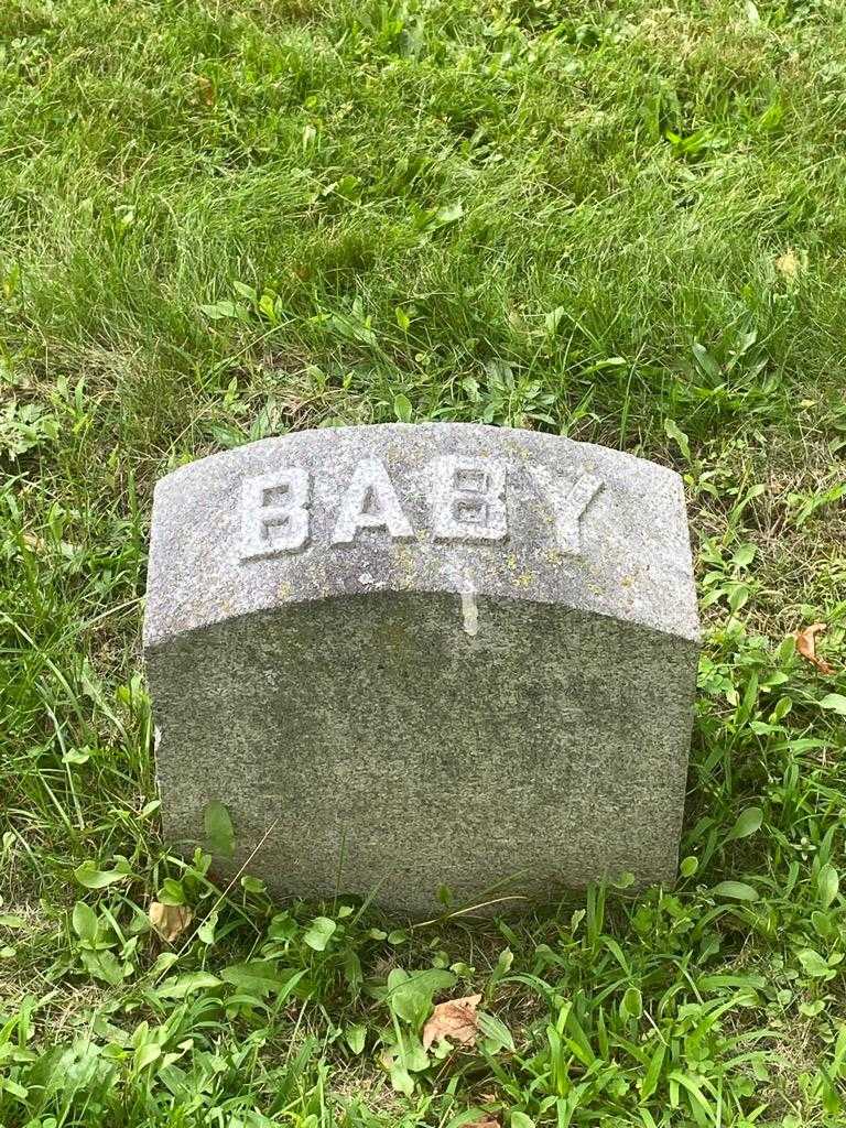 Baby Laurence Peters's grave. Photo 3