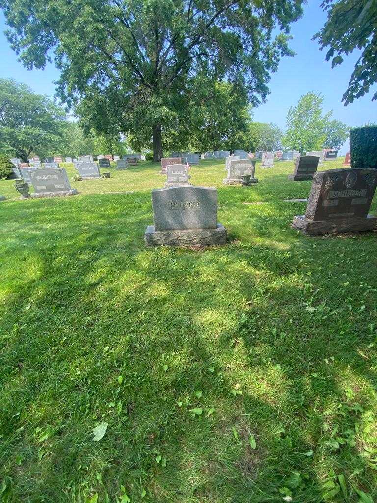 Ruth Mcomber's grave. Photo 1