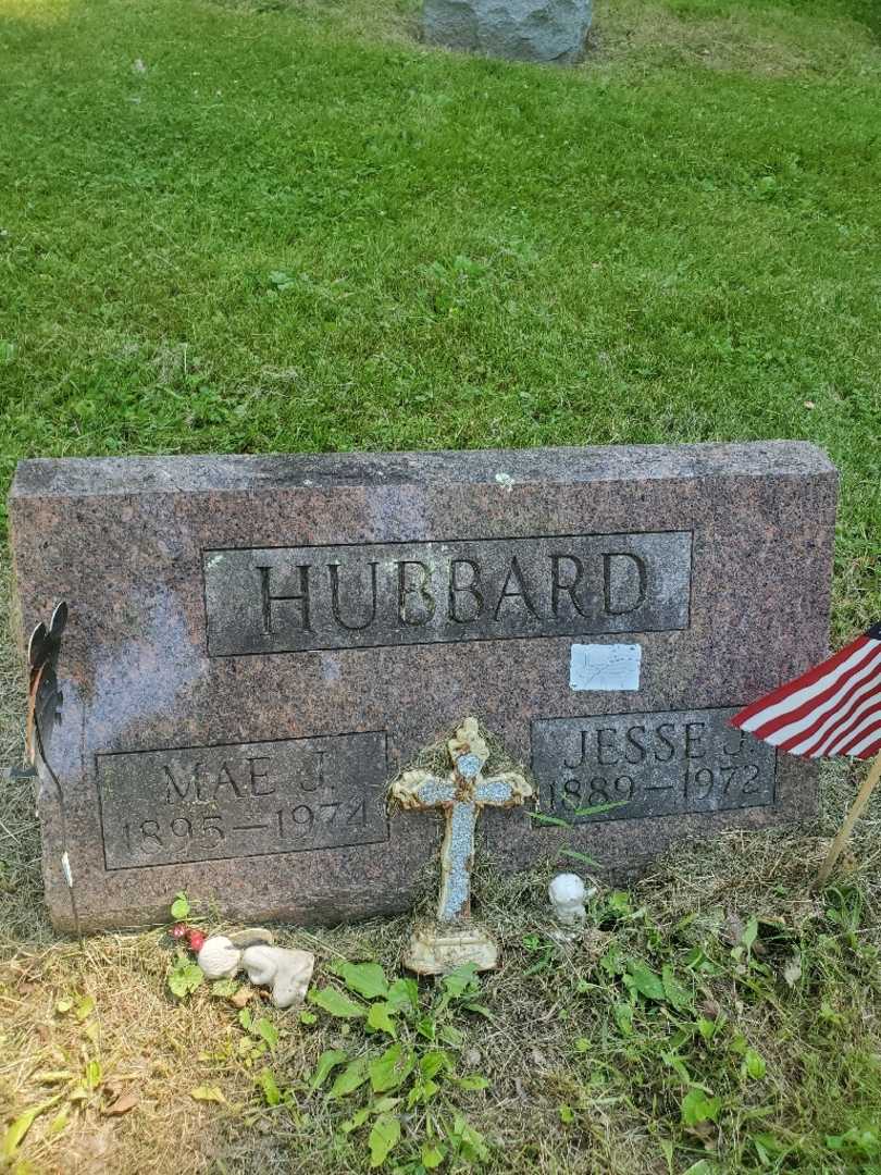 Mae J. Hubbard's grave. Photo 3