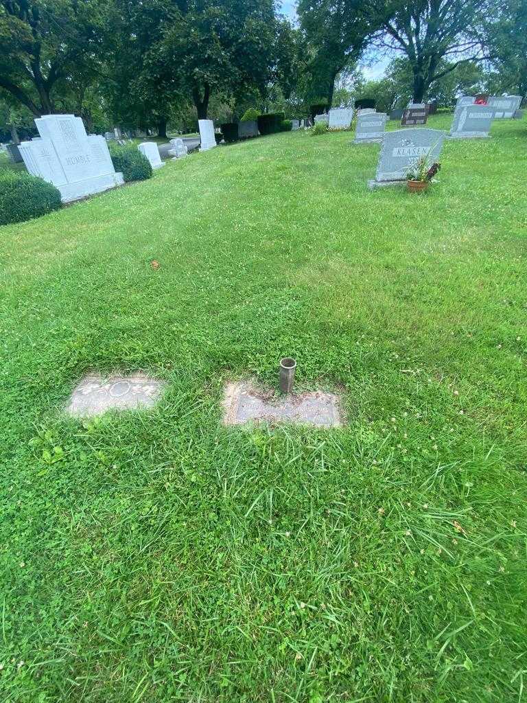 Bernard W. Giersberg's grave. Photo 1
