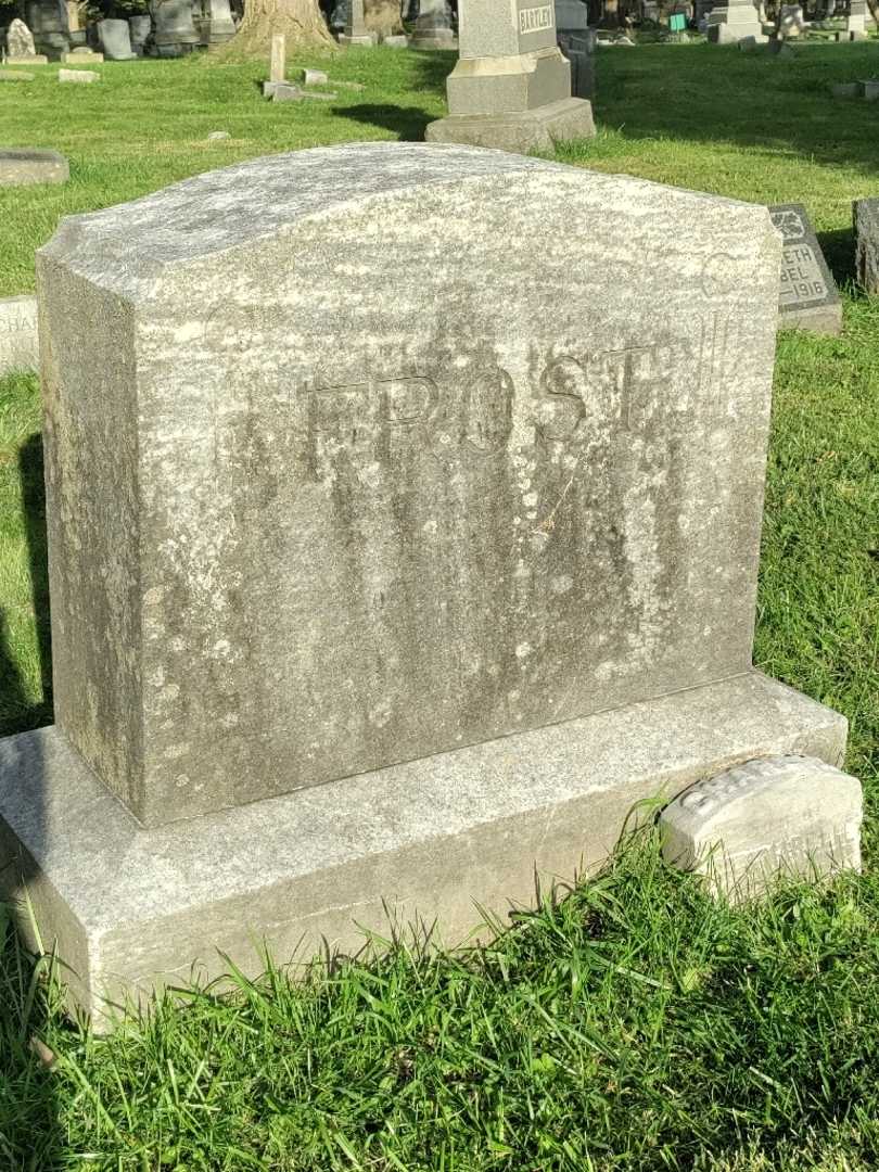 Emily Cool Frost's grave. Photo 4