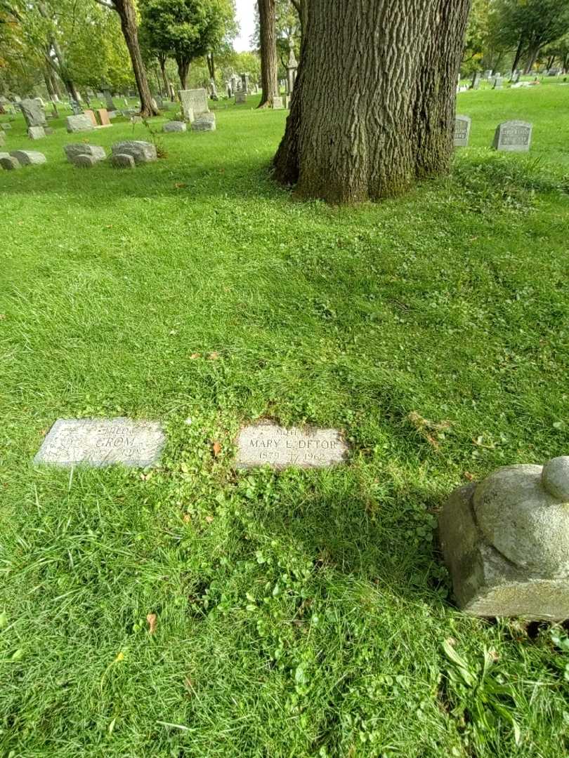 Mary E. Detor's grave. Photo 1