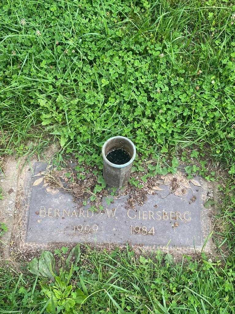 Bernard W. Giersberg's grave. Photo 6