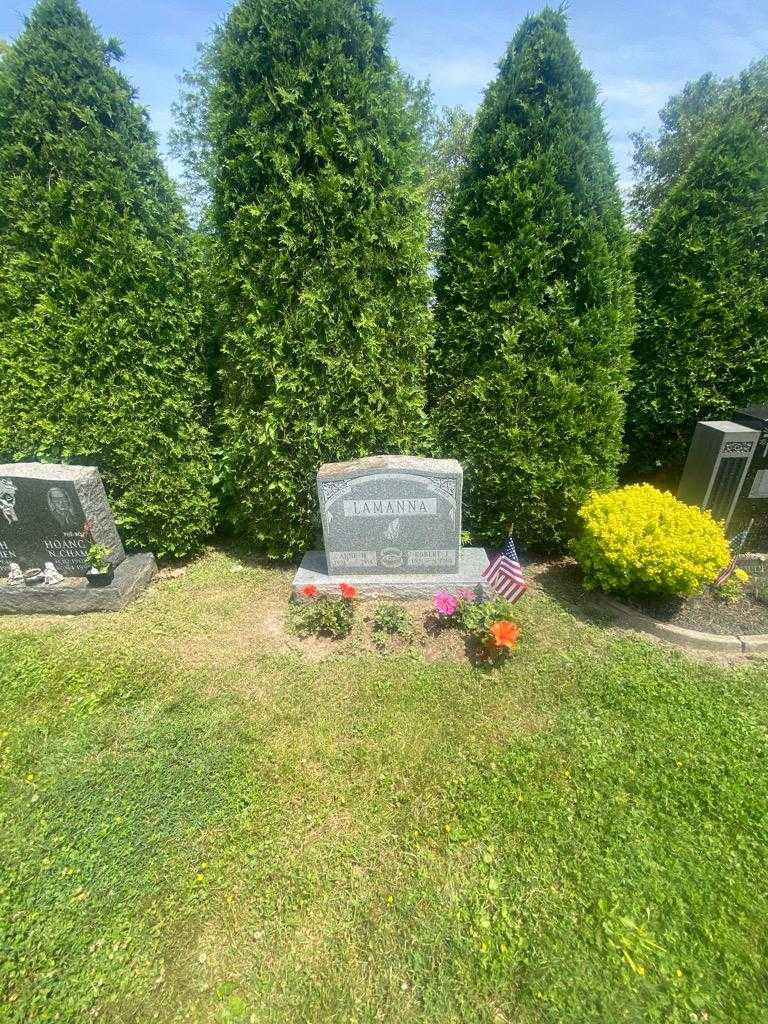 Robert J. Lamanna's grave. Photo 1