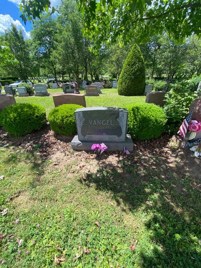Helen Vangel's grave. Photo 1