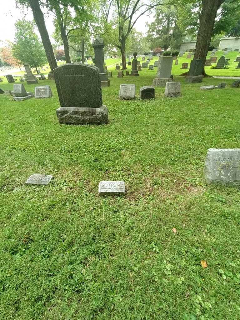 George T. Hunt's grave. Photo 1