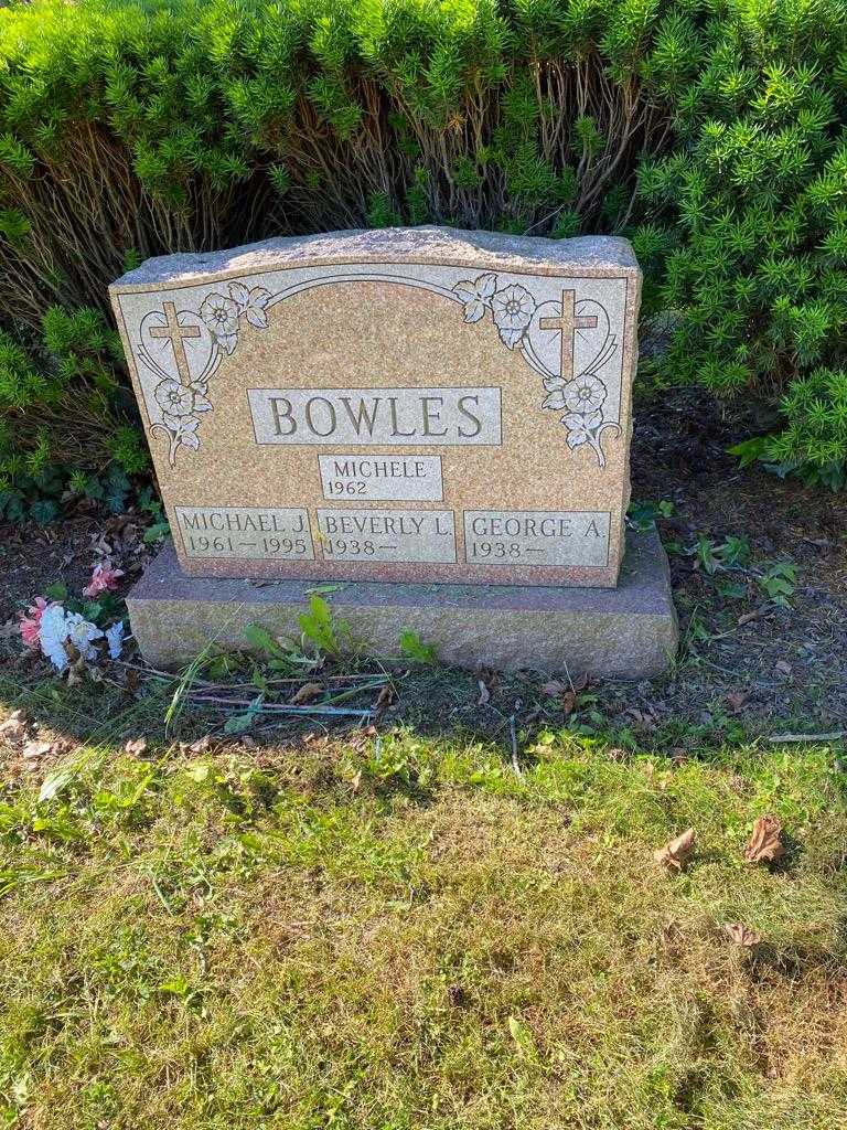 Michael J. Bowles's grave. Photo 2