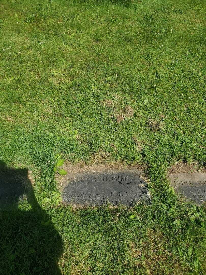 Daisy Hommel Loos's grave. Photo 2