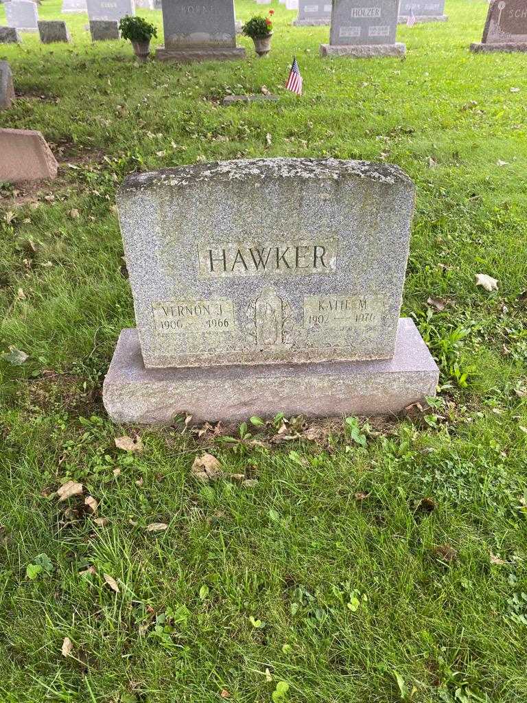 Vernon J. Hawker's grave. Photo 2