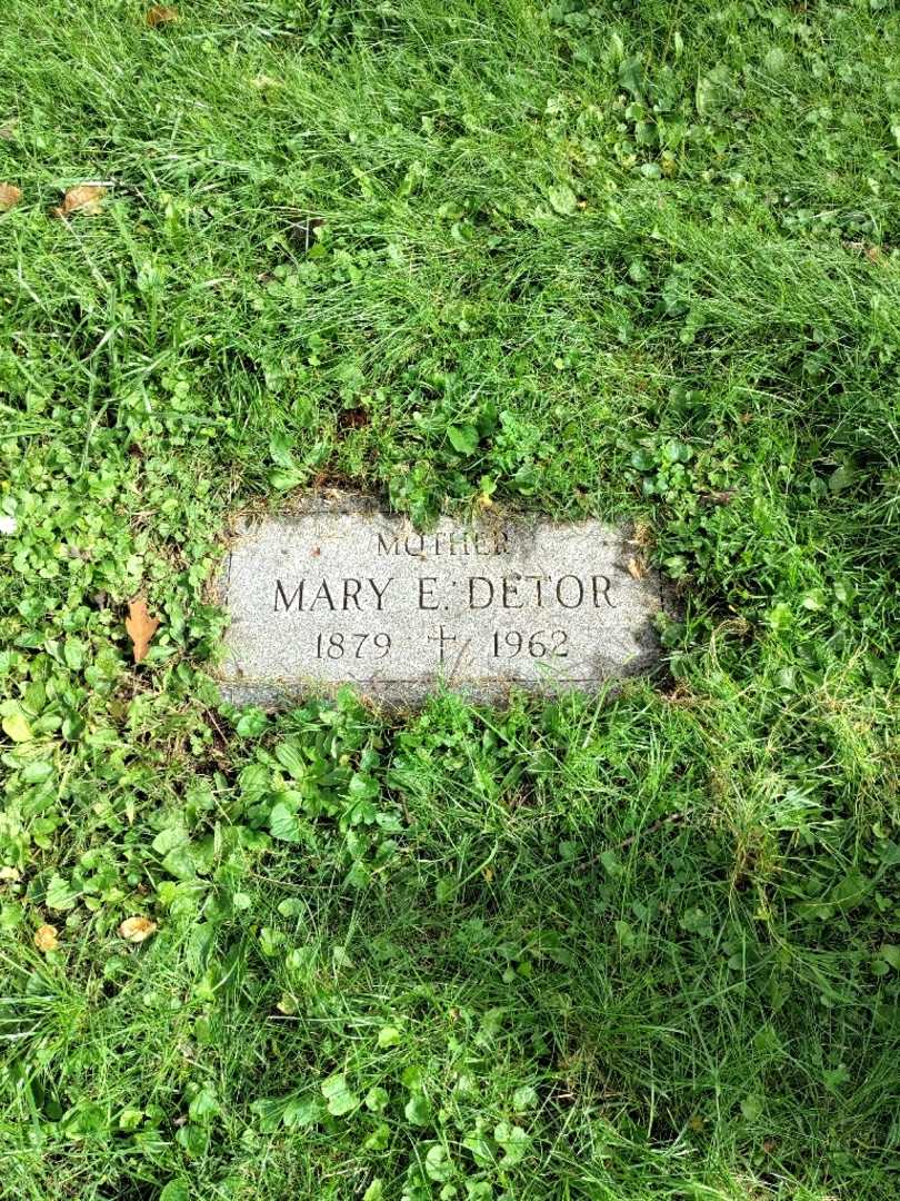 Mary E. Detor's grave. Photo 2