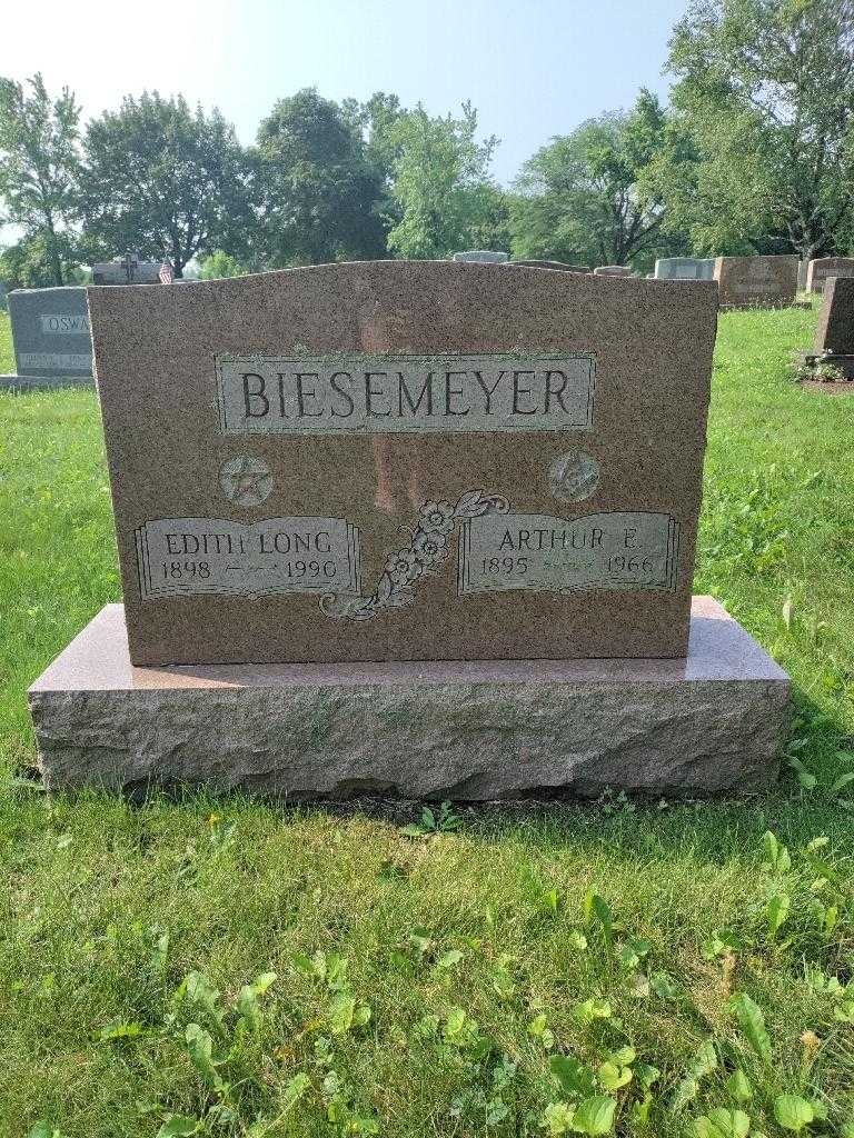 Arthur E. Biesemeyer's grave. Photo 1