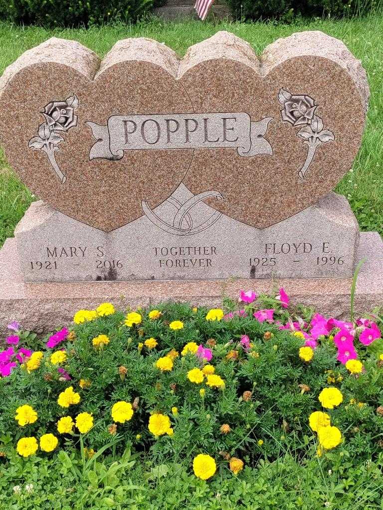 Floyd Popple's grave. Photo 3